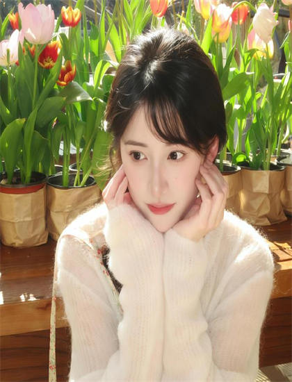 两个月亮2012剪辑手法分析：节奏把控与转场技巧探讨